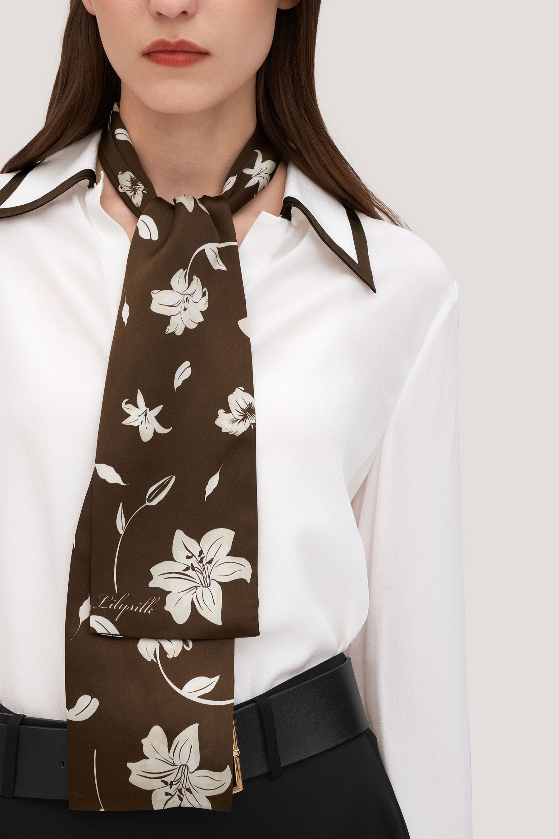 #color_小花型巧克力底百合印花