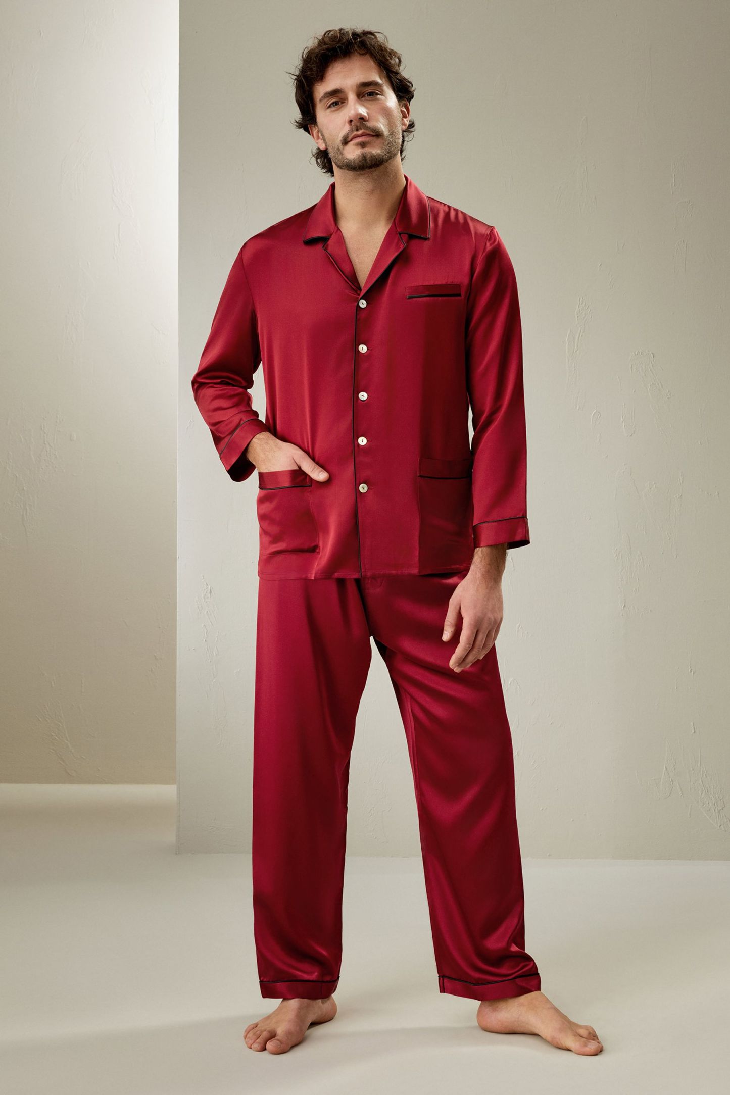 #color_酒红撞黑色嵌条