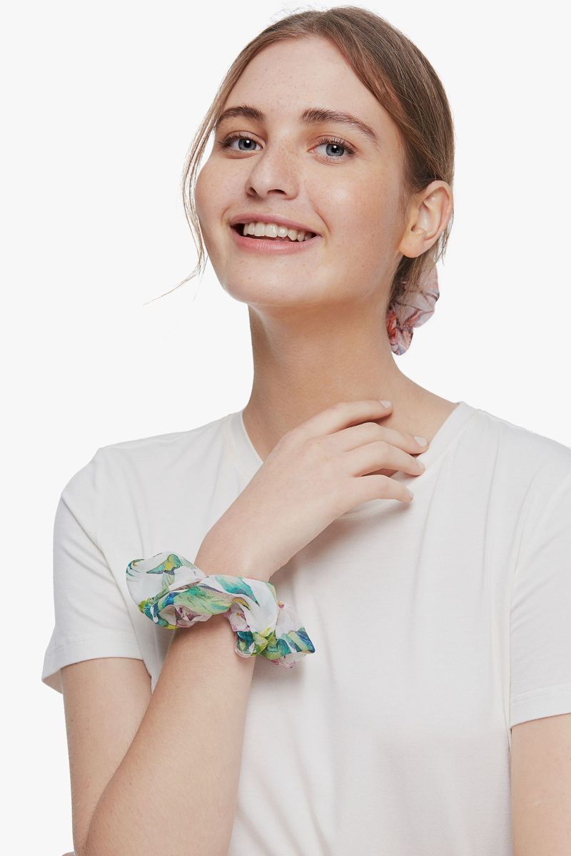 #color_Lila Blume auf Weiß