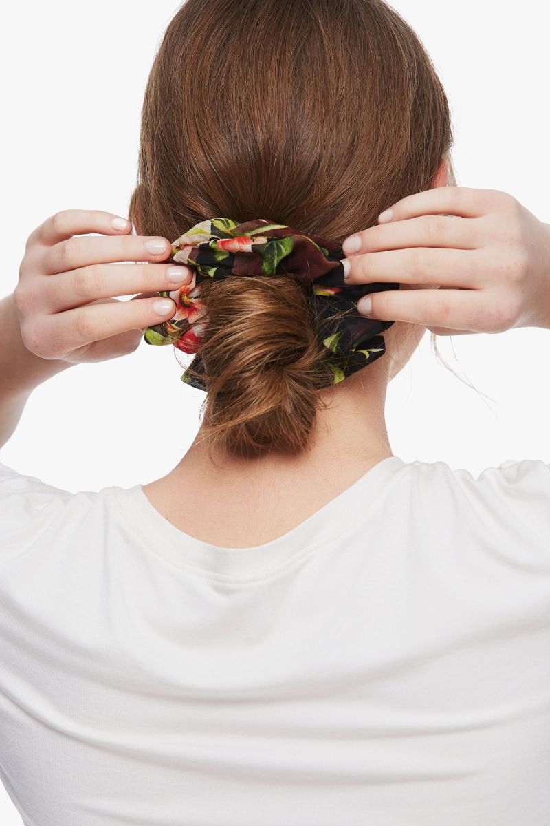 #color_Multi Blumen auf Schwarz