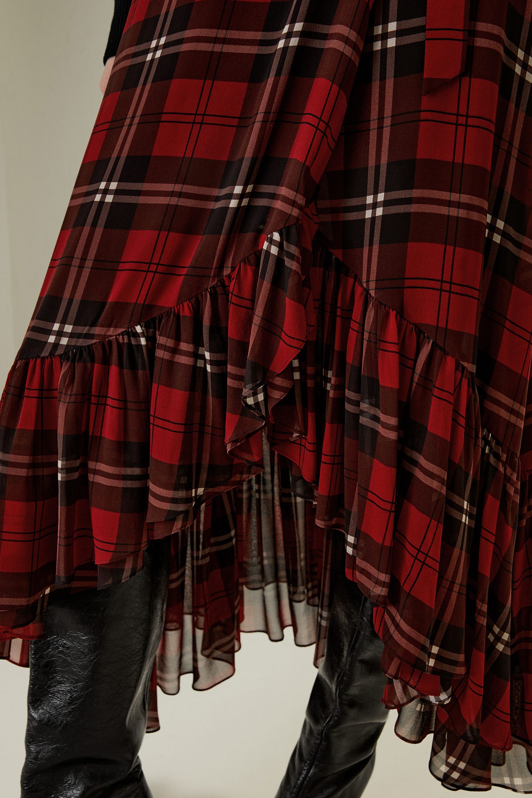 #color_Schwarzes und rotes Quadrat