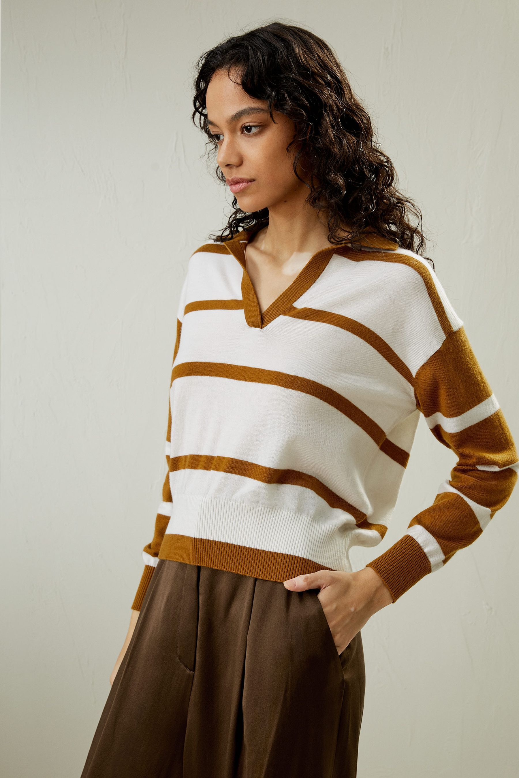 #color_Toffee-Weiße Streifen