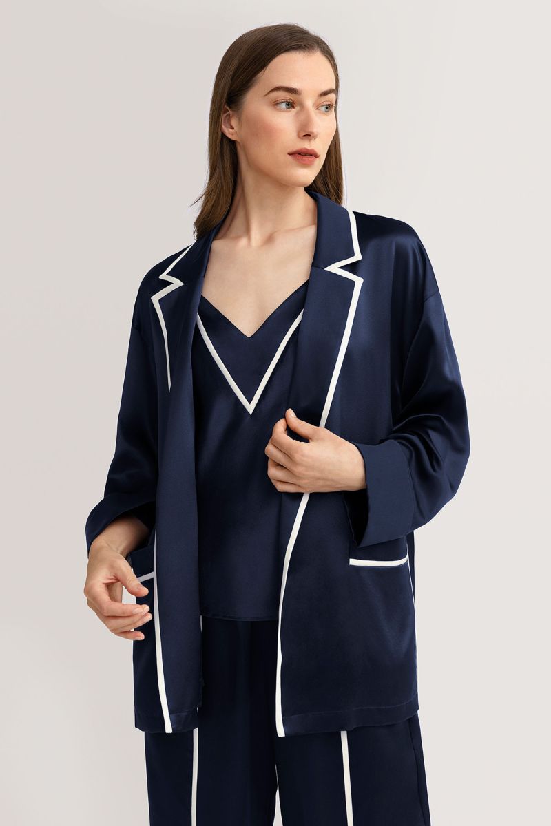 #color_Dunkelblau & Elfenbeinverkleidung