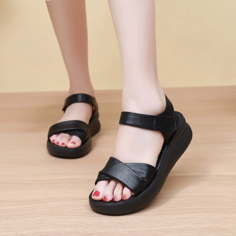 "Super light and not tiring" versatile and fashionable genuine leather sandals