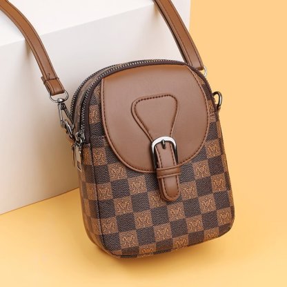 ✨A leather crossbody bag used by Hollywood actresses! ✨It has a built-in anti-theft wallet, glasses slot and keychain.