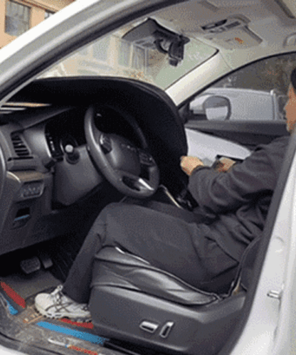 Five layers of titanium silver material, effectively blocking 99.9% of ultraviolet rays, reducing the temperature inside the car, protecting the car interior from sunburn