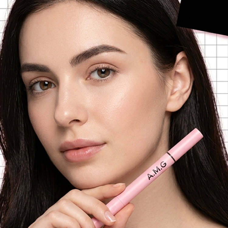 Recommended by Hollywood celebrity makeup artists, this multi-functional natural eyebrow pencil
