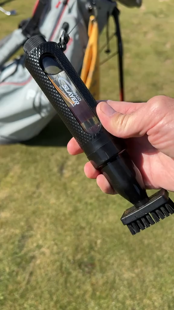 Golf Club Cleaning Brush that Sprays a Fine Mist, Leak-Proof Viewing Window, Retractable Clip, Dual Bristle Head, Ergonomic Handle Golf Bag Golf Accessory golf accessories
