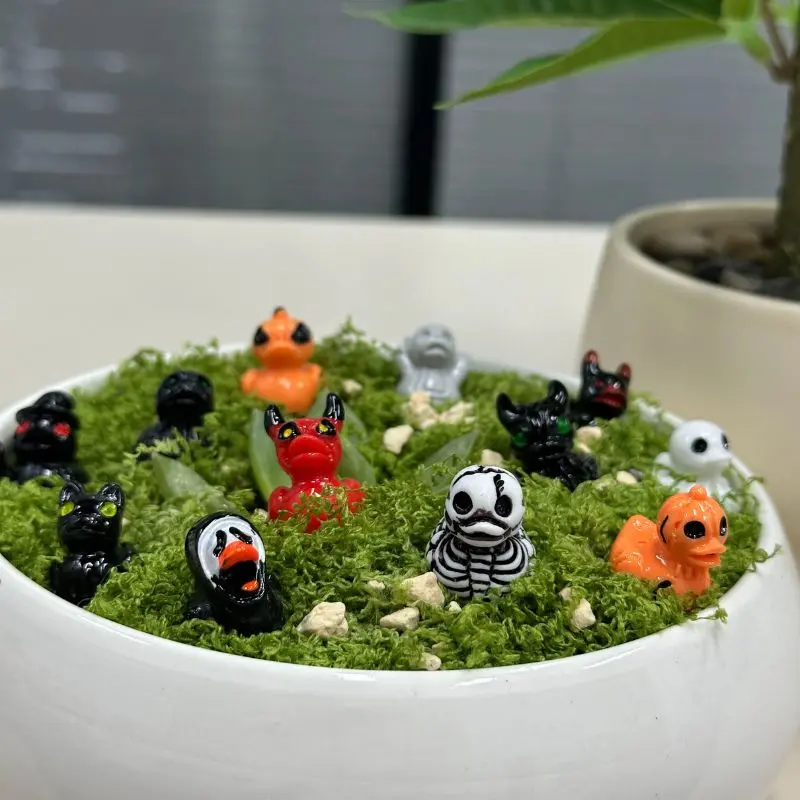 Mini Devil Ghost Skull Resin Ducks, Cute Spooky Desktop Decor, Creative Desktop Ornament, Mini Garden Ornament, Home Decor Ornament, Halloween Christmas Decoration, Party Gift, Decorative Piece, Decorative Ornaments