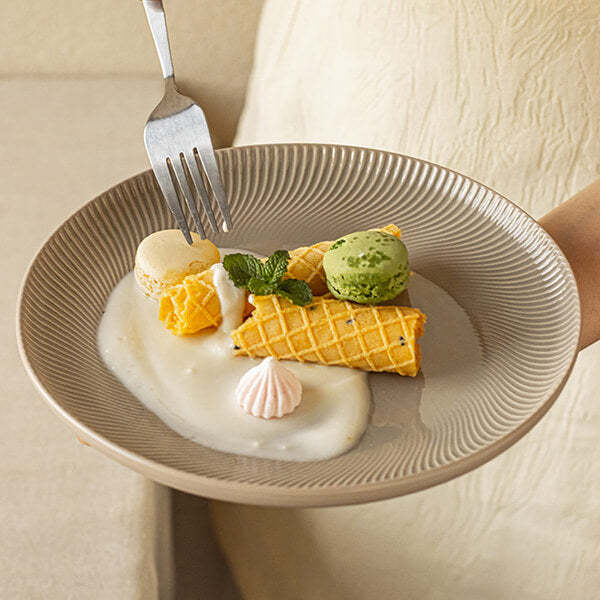 Japanese-Inspired Ceramic Plate - Elegant 8.2-Inch Dining Upgrade