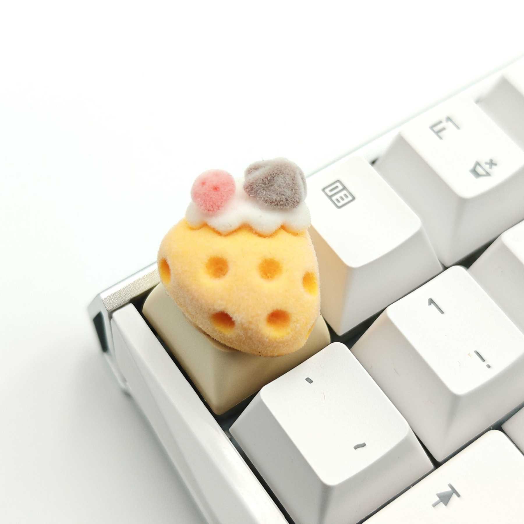 KeycapGuru Strawberry Cake Artisan Keycap
