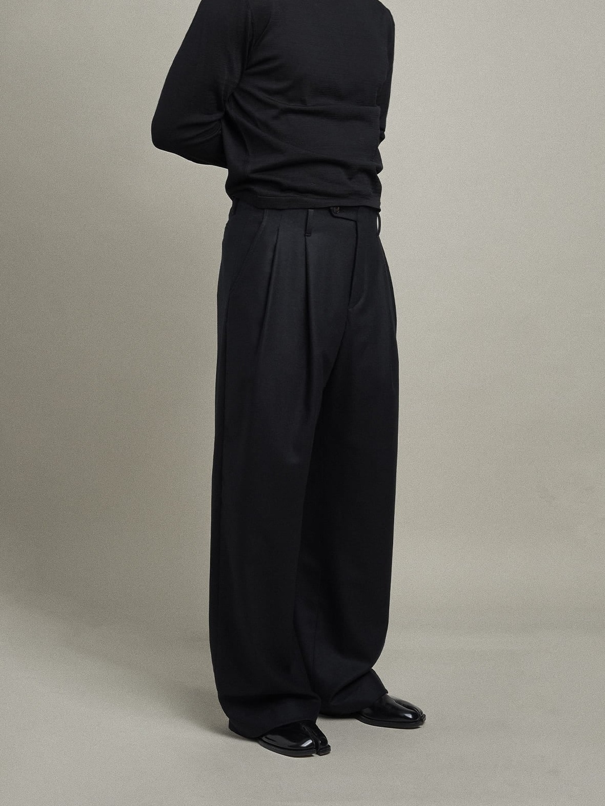 THE TAILORED PLEATED TROUSERS