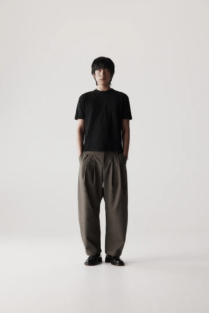 DART-KNEE PLEATED TROUSERS