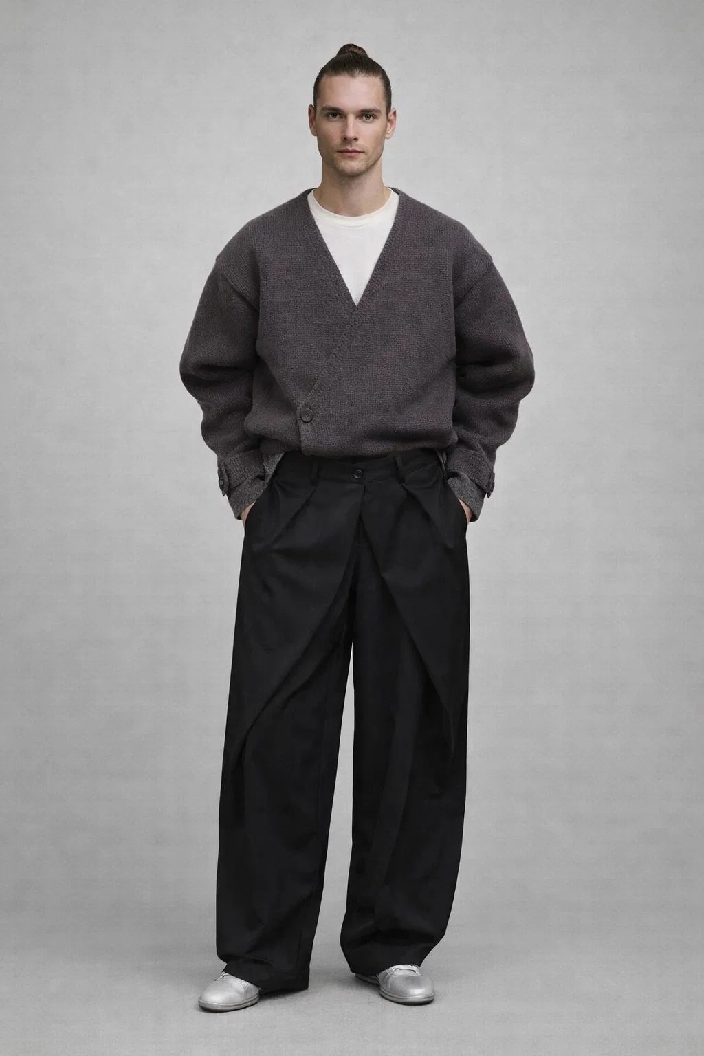 BARREL-SHAPED PLEATED PANTS