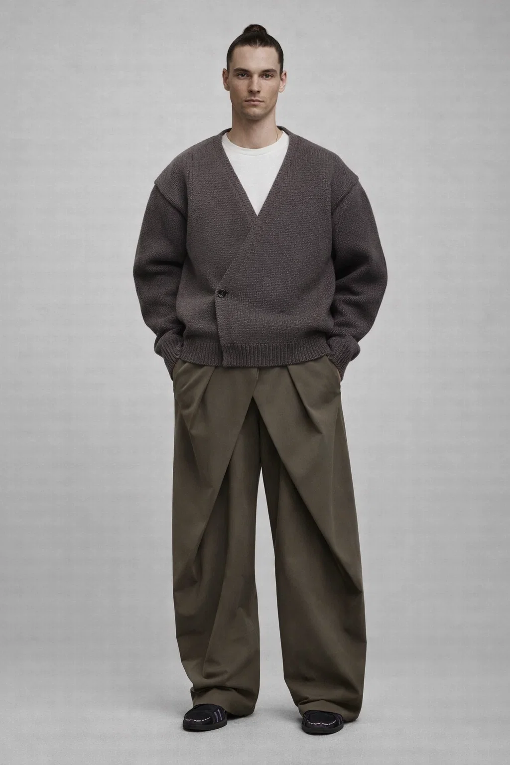 BARREL-SHAPED PLEATED PANTS