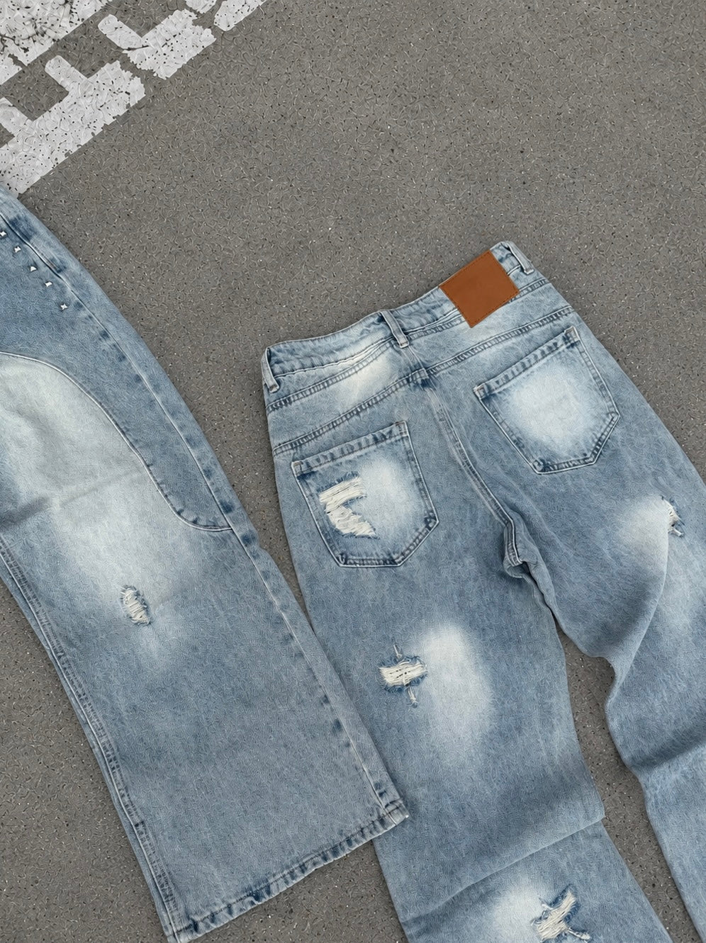 Distressed Washed Jeans