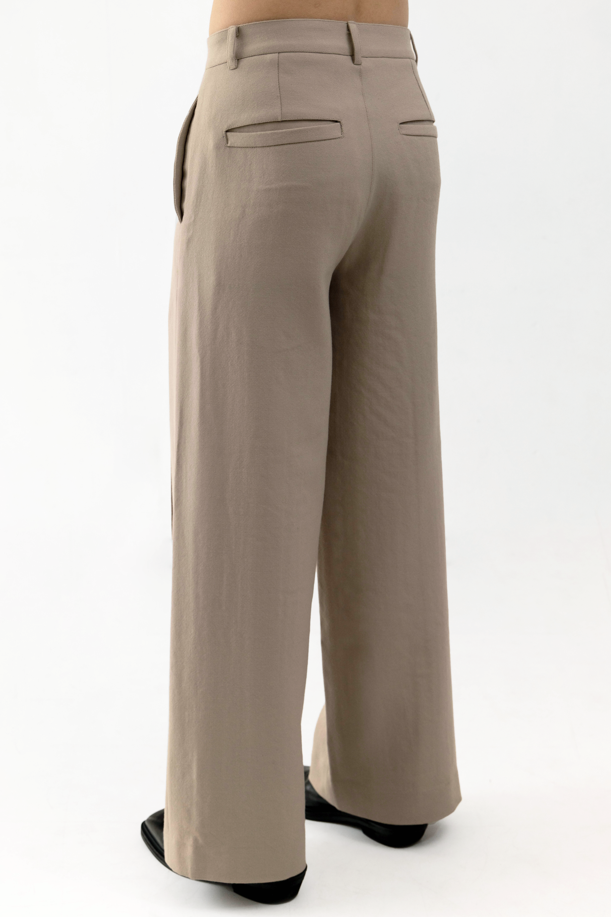 PLEATED RIVET PANTS