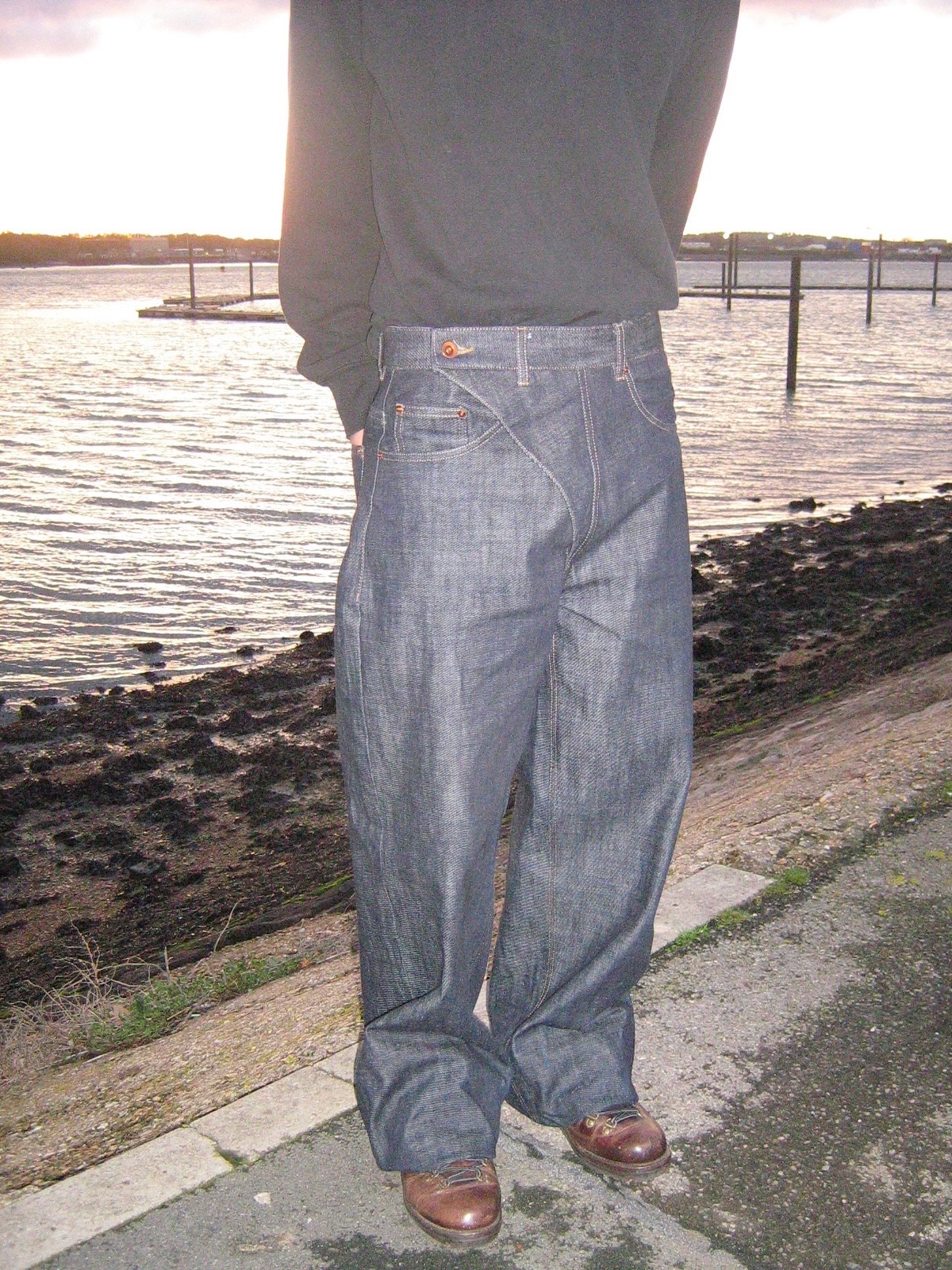 CURVED SEAM WIDE-LEG DENIM