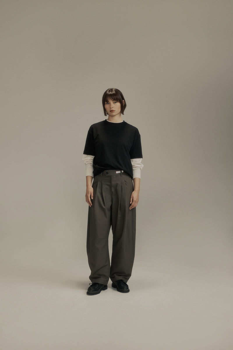 DART-KNEE PLEATED TROUSERS