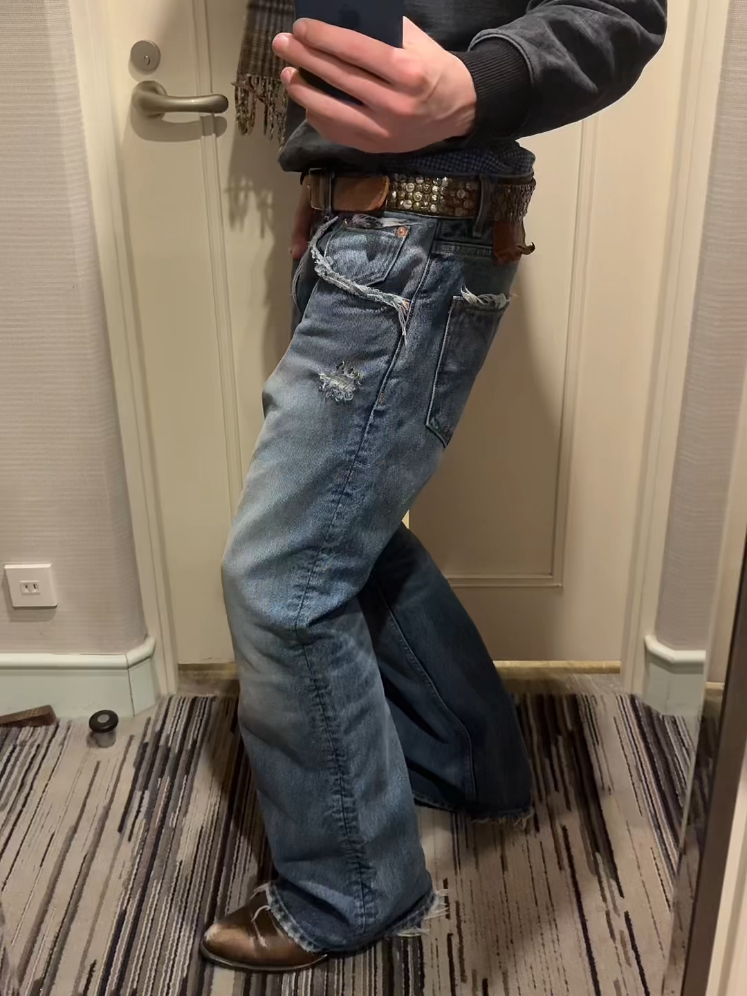 VINTAGE WASHED DISTRESSED DENIM