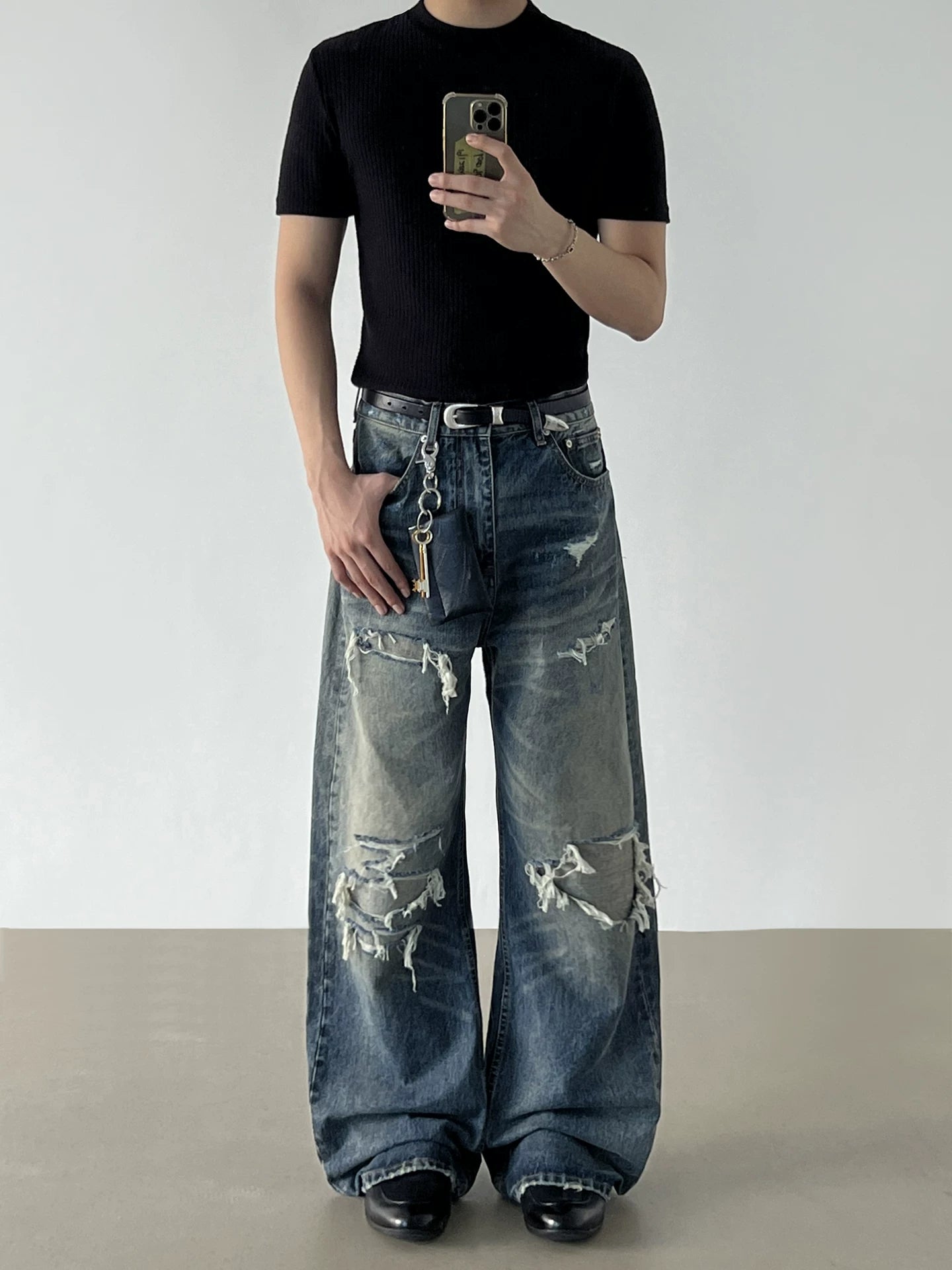 DISTRESSED WIDE DENIM JEANS