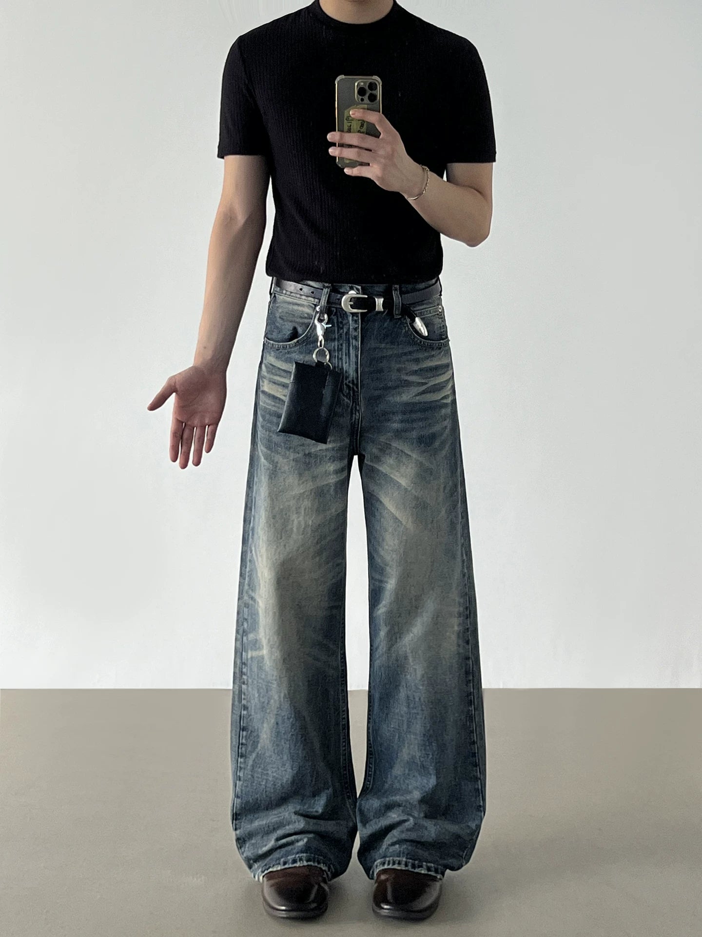 DISTRESSED WIDE DENIM JEANS