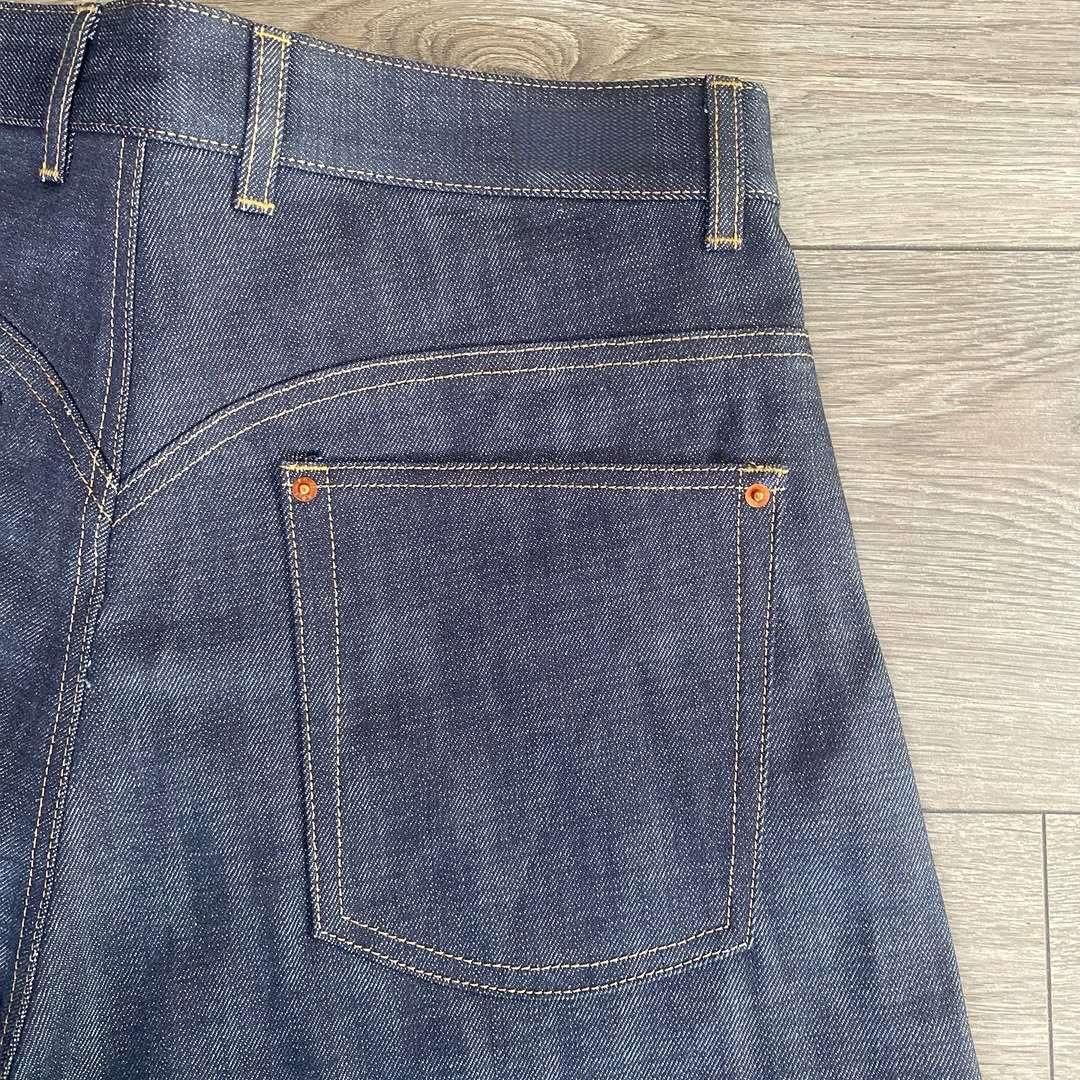 CURVED SEAM WIDE-LEG DENIM