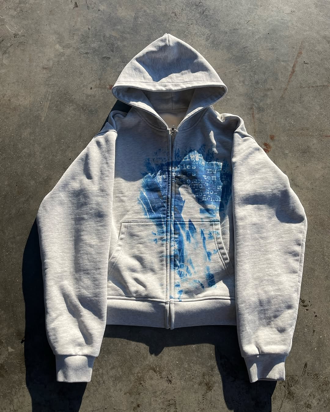 "MEMORIES" ZIP UP HOODIE