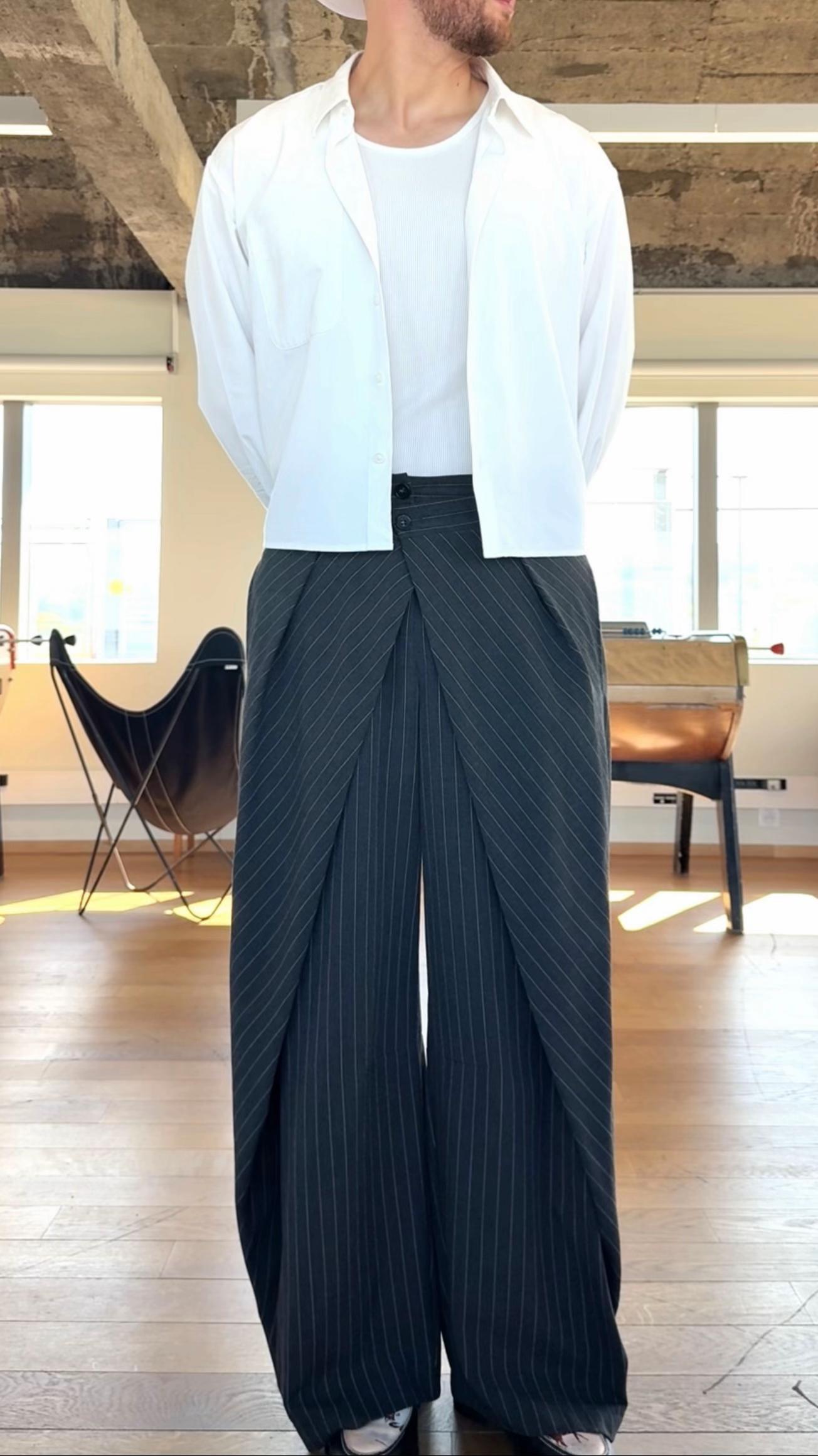 BARREL-SHAPED PLEATED PANTS