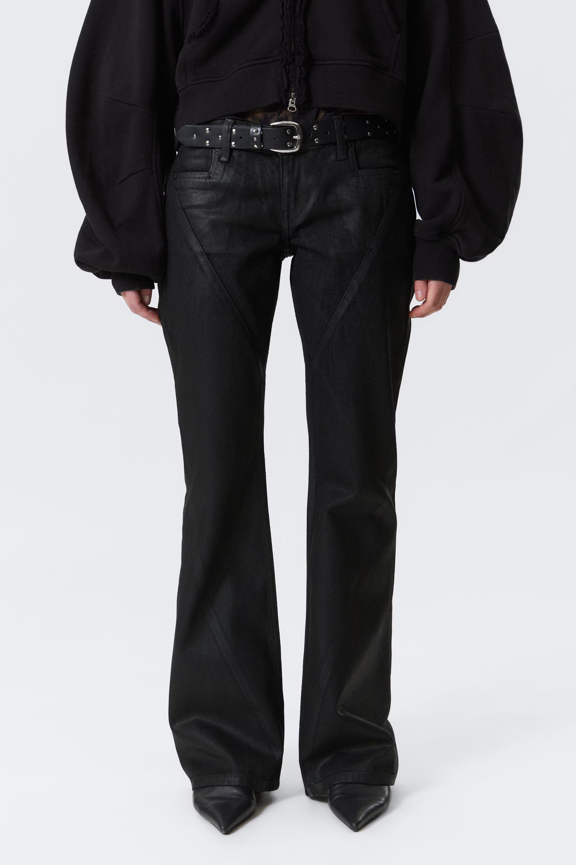  LOW RISE SLIM BOOTCUT LEG JEANS