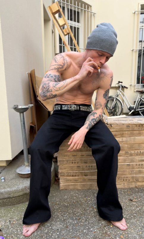 BOOTCUT DYED CROSS-TEXTURED DENIM