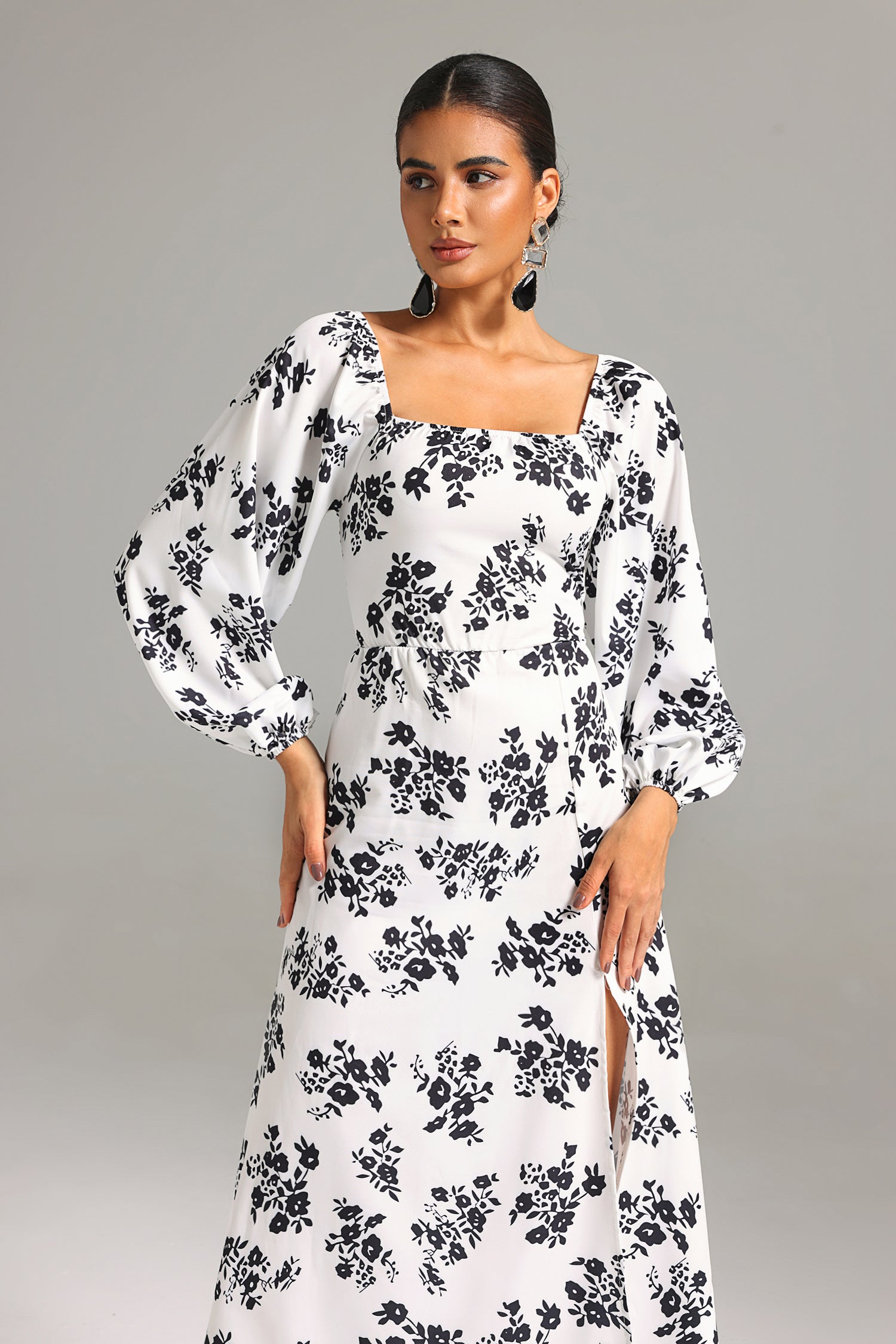 Winey Square-cut Neck Slit Printed Dress