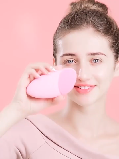 ELECTRIC SILICONE FACIAL CLEANSING BRUSH - RECHARGEABLE SKIN BRIGHTENING DEVICE WITH PORE CLEANSING & BEAUTY CARE