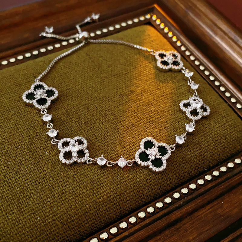 ✨Korean diamond-encrusted resin flower diamond-shaped adjustable bracelet, a niche high-end style ins bracelet for commuting and a versatile accessory✨