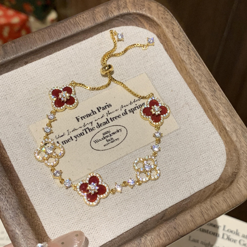 ✨Korean diamond-encrusted resin flower diamond-shaped adjustable bracelet, a niche high-end style ins bracelet for commuting and a versatile accessory✨