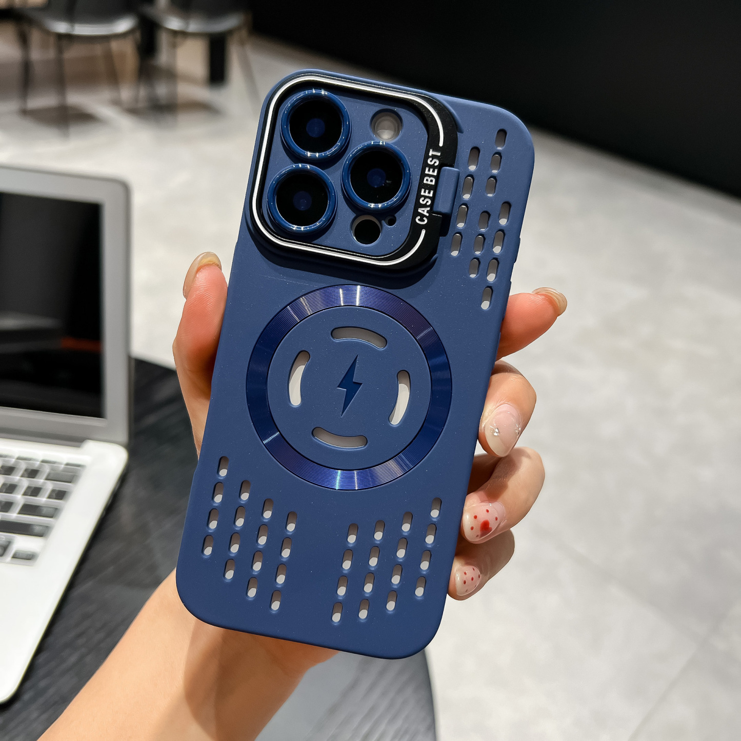 A heat-dissipating and breathable phone case drop protection case with a magnetic lens mount suitable for Apple.