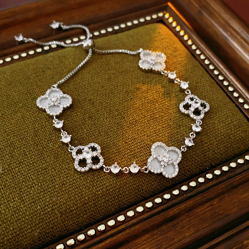 ✨Korean diamond-encrusted resin flower diamond-shaped adjustable brace