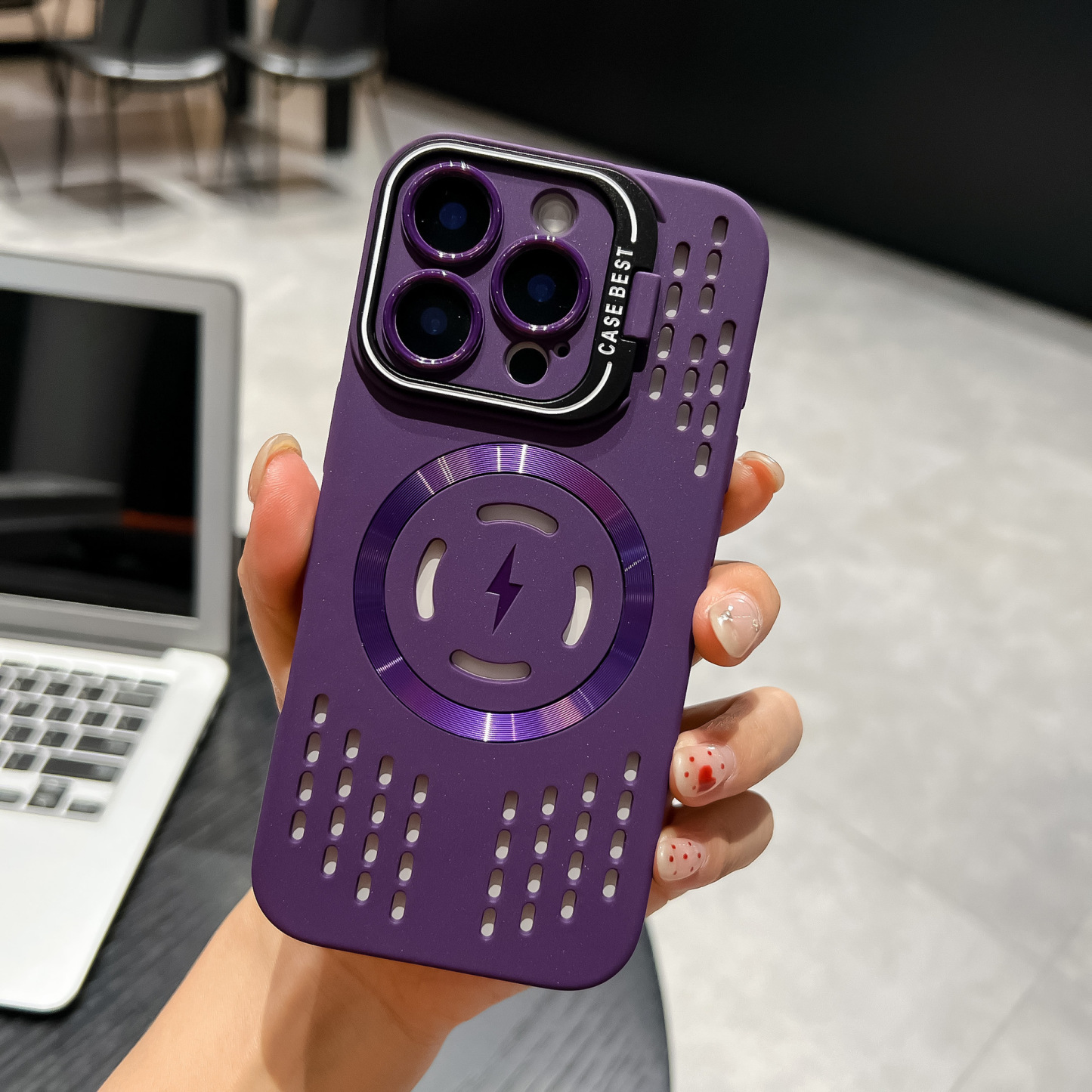 Magnetyczne etui na iPhone'a z brokatowymi kryształkami i niewidocznym