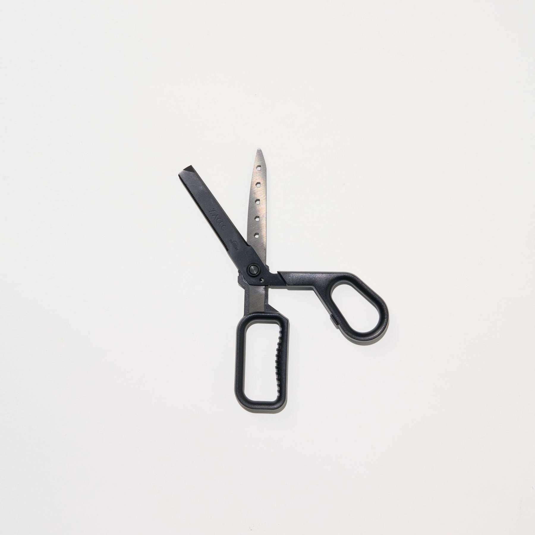 ZACCC Multifunctional Scissors with Magnet / Raymay Fujii - bungu