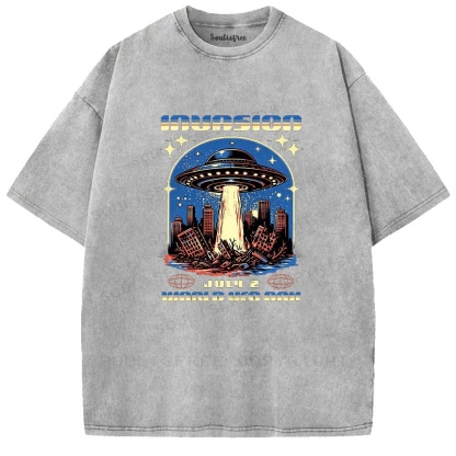 Soulisfree Retro Sci-Fi Invasion Poster  Washed Tee