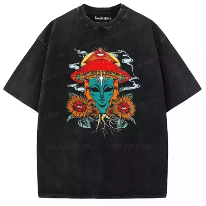 Mushroom-Crowned Alien Washed T-shirt