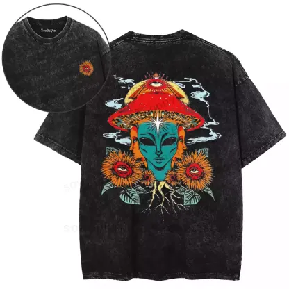 Mushroom-Crowned Alien Washed T-shirt