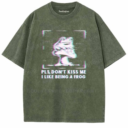 Soulisfree PLS, DON'T KISS ME I LIKE BEING A FROG Washed Tee