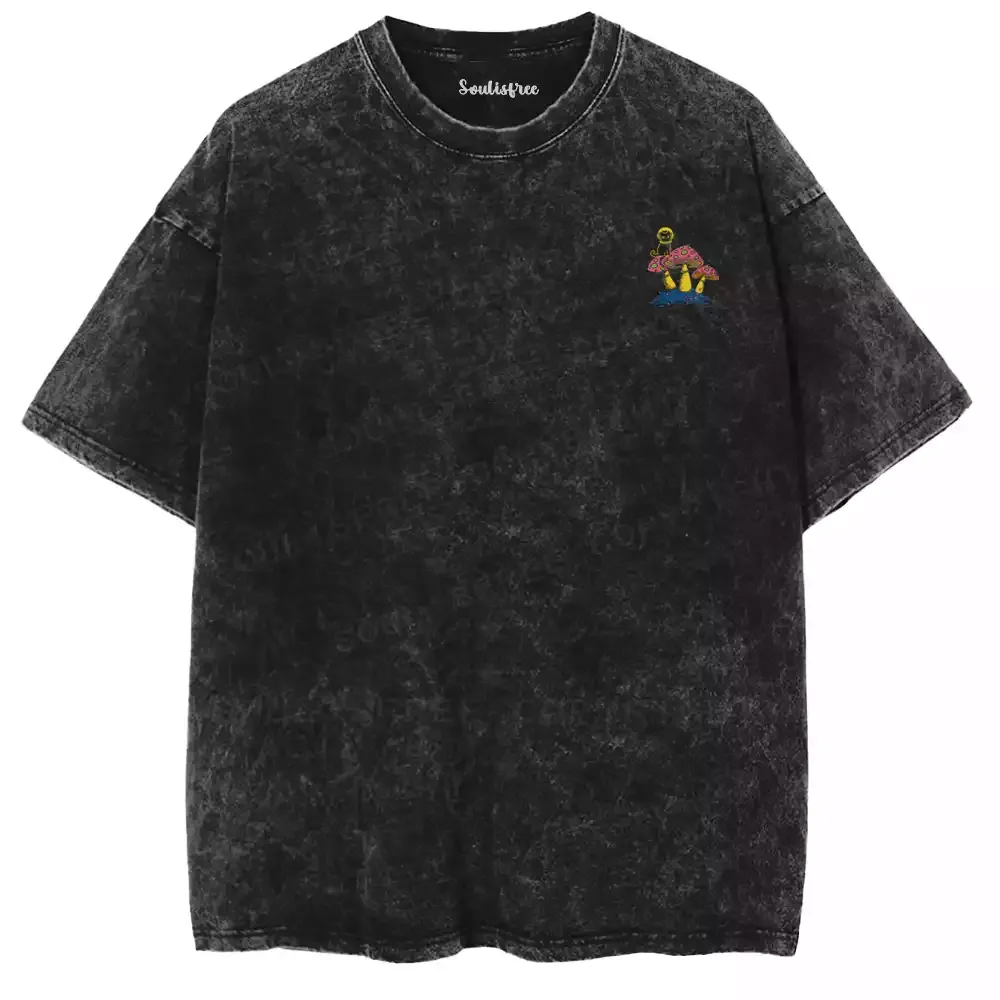 SPACE CAT ON MUSHROOMS Washed T-shirt