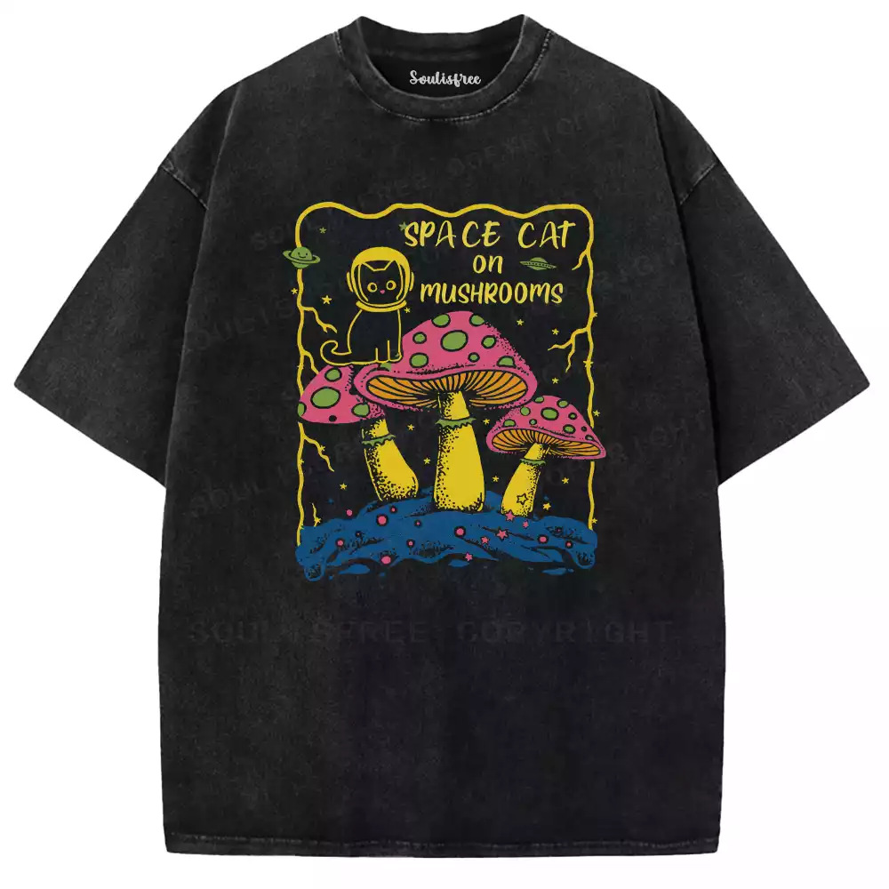 SPACE CAT ON MUSHROOMS Washed T-shirt