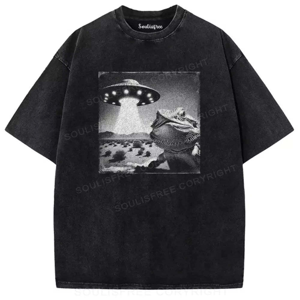 Designed Funny Lizard Selfie with Aliens Washed UFO T-shirt soulisfree