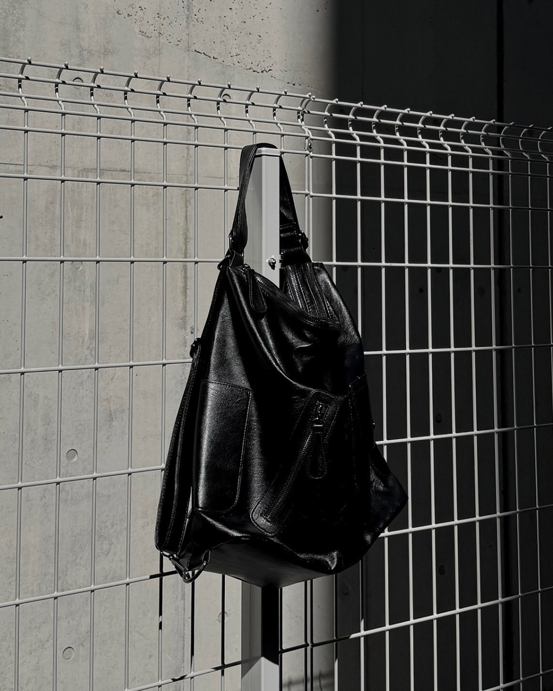 Free shipping retro motorcycle hottie backpack soft leather large capacity utilization adjustable shoulder messenger bag for women