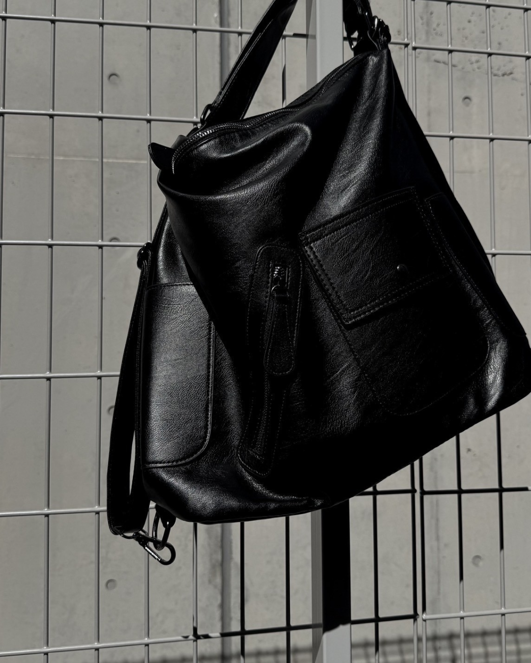 Free shipping retro motorcycle hottie backpack soft leather large capacity utilization adjustable shoulder messenger bag for women