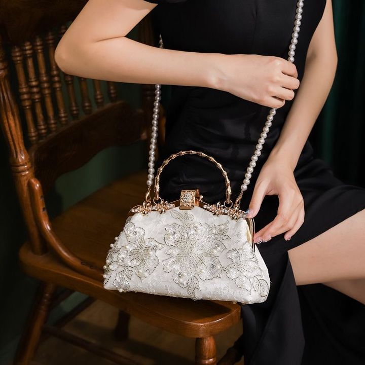 Perlenbestickte Bambusgriff-Tasche - Die perfekte Mischung aus Mode und Eleganz! 👜💖