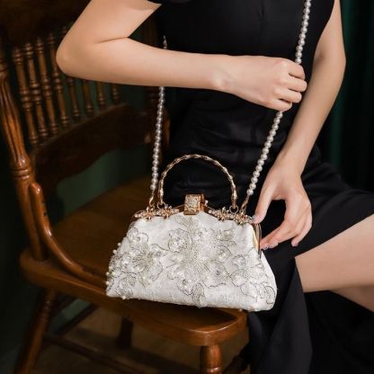Perlenbestickte Bambusgriff-Tasche - Die perfekte Mischung aus Mode und Eleganz! 👜💖